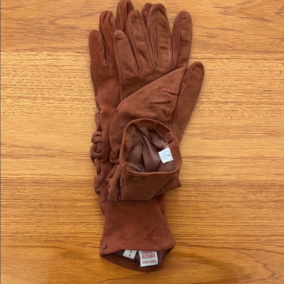 Gloves - Picture 3 of 5